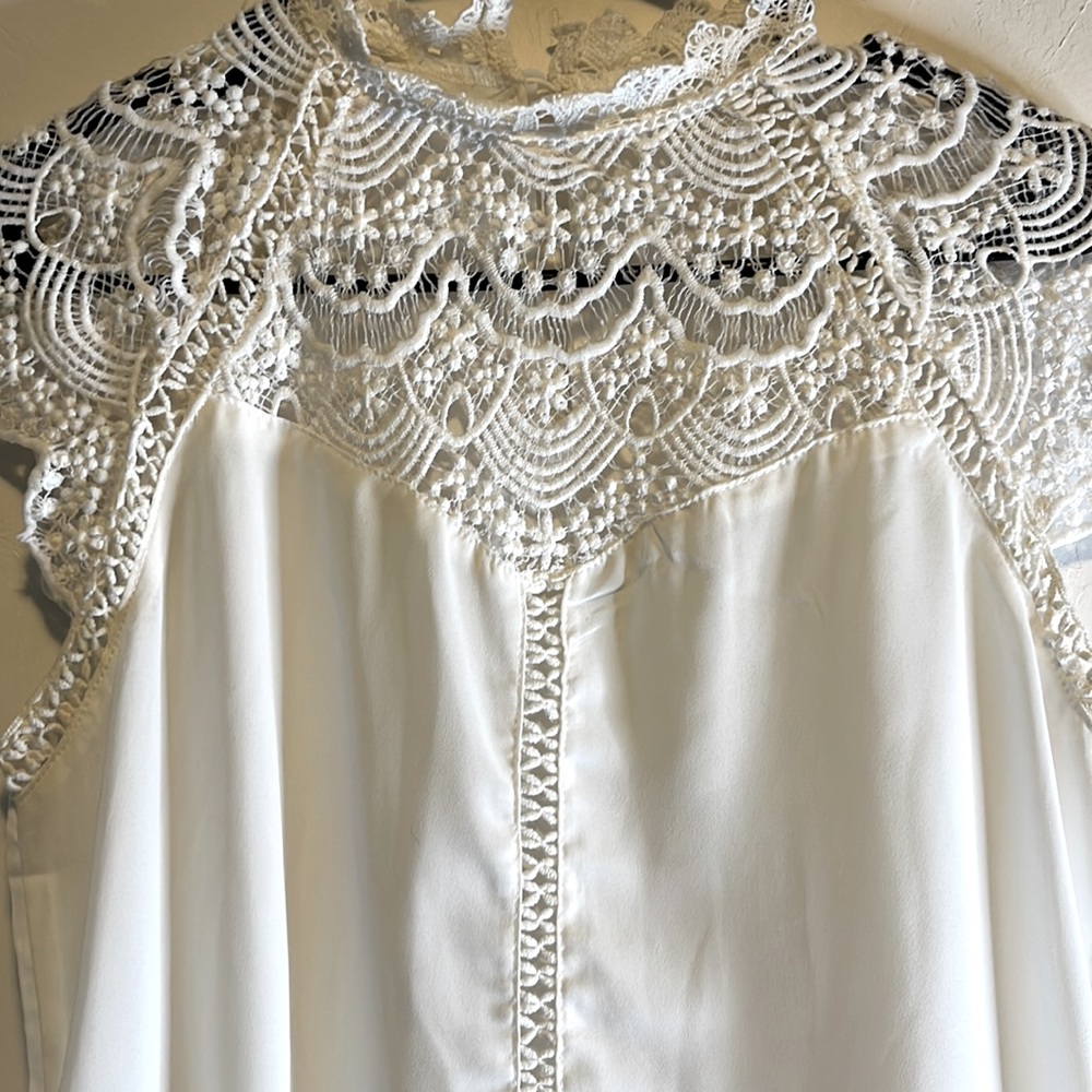 Short-sleeved Lacey High-neck white Blouse